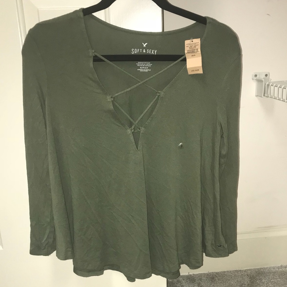 american eagle olive lace up 3/4 sleeve top